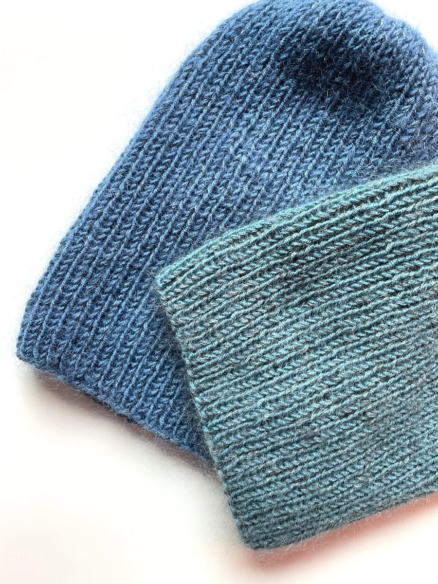 Handmade women's hat AUREA 100% baby merino plus mohair and silk 42/27 Petrol