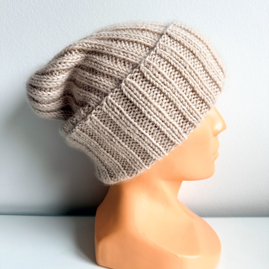 Ręcznie robiona czapka beanie MIRA 100% Merino plus moher i jedwab 50/56 jasny beż