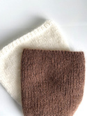 Handgemachte Damenmütze AUREA 100% Baby Merino plus Mohair und Seide 52/35 Milchschokolade