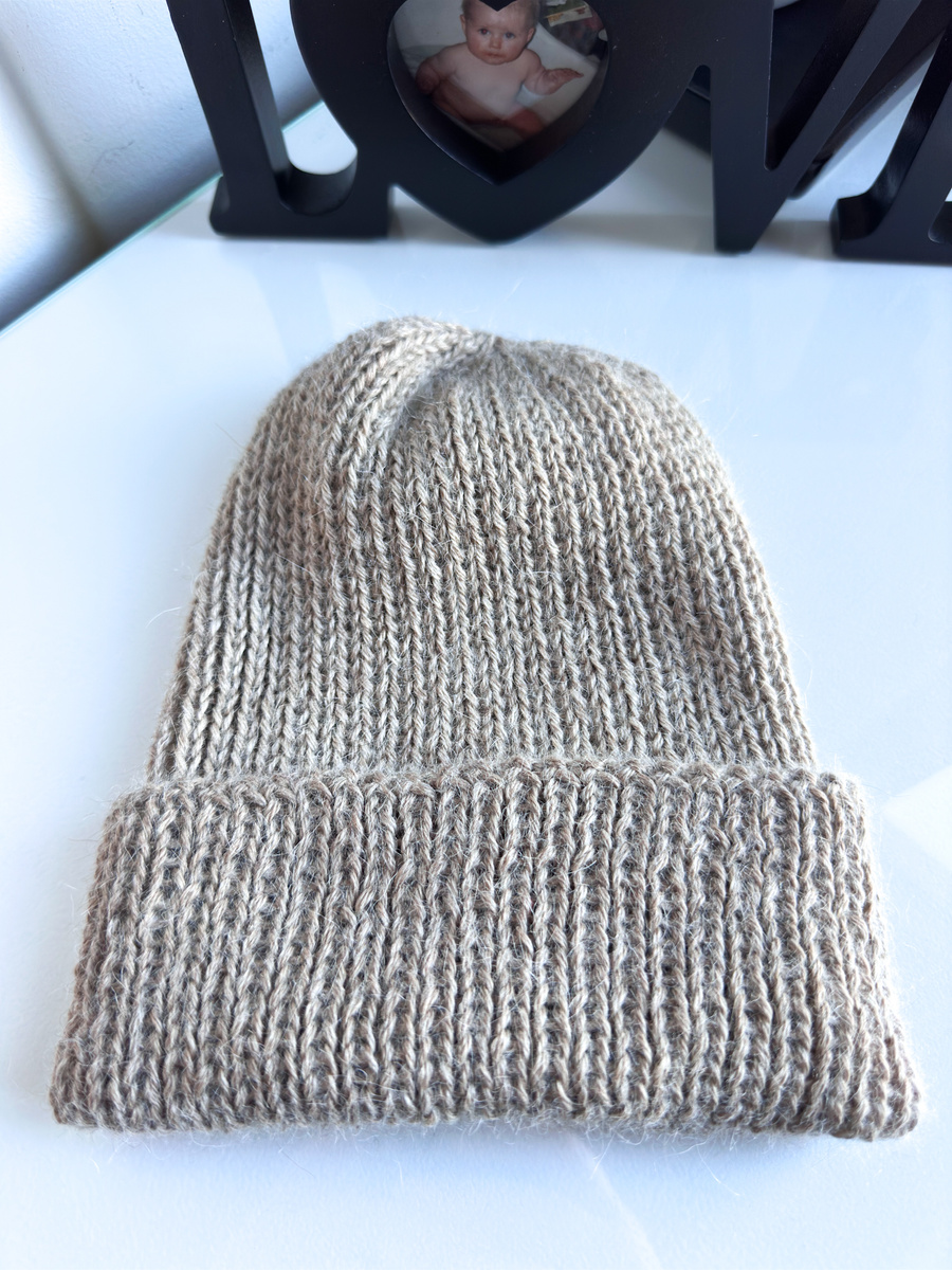 Czapka wywijana zrobiona ręcznie na drutach KIARA 100% Alpaka 2020 Jasny Nugat