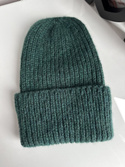 Ciepła czapka ręcznie robiona wywijana CHMURKA Alpaka 19 Zielony Leśny