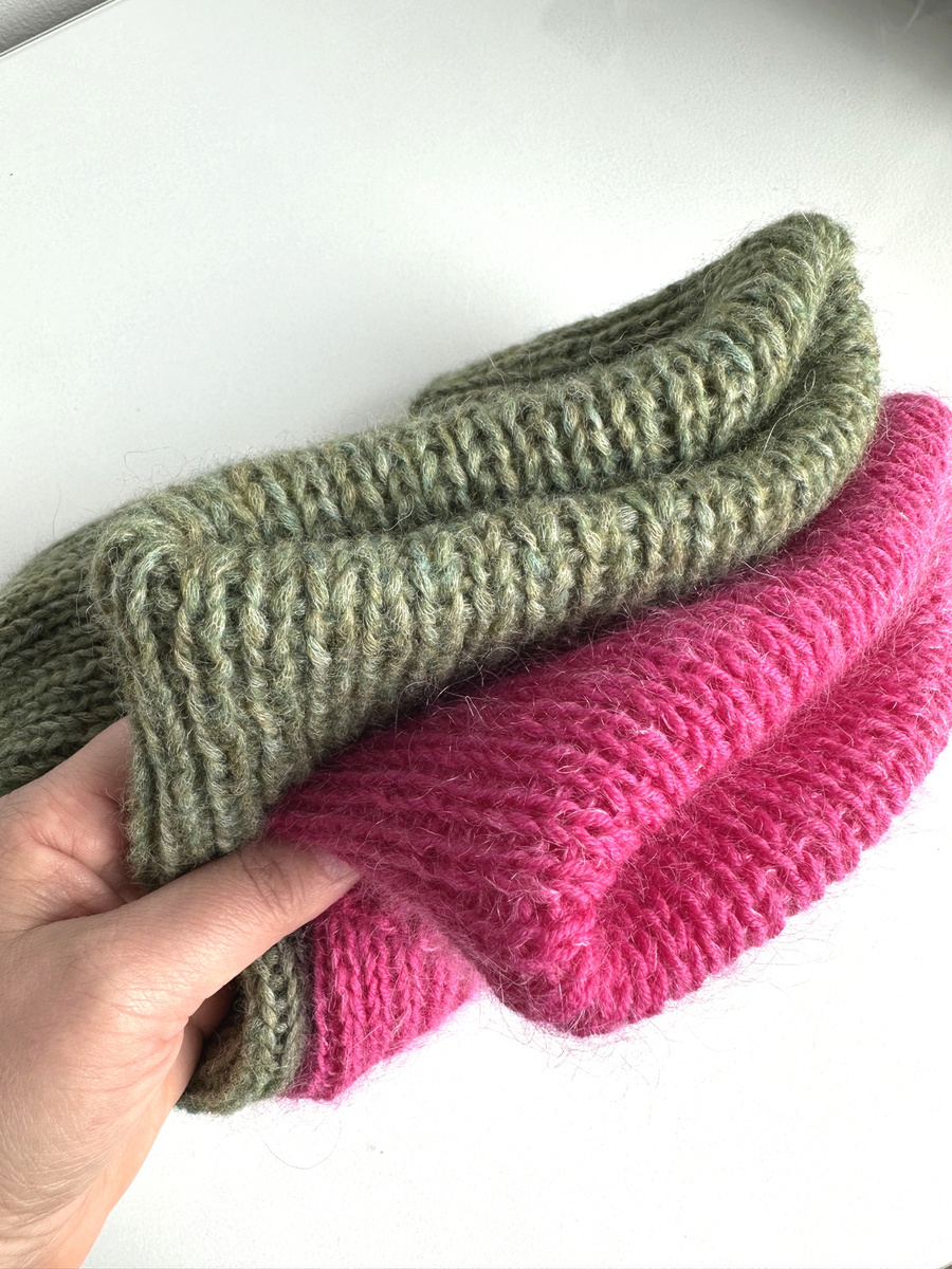 Ręcznie robiona czapka beanie AUREA 100% Baby Merino plus moher i jedwab 08/13 Fuksja