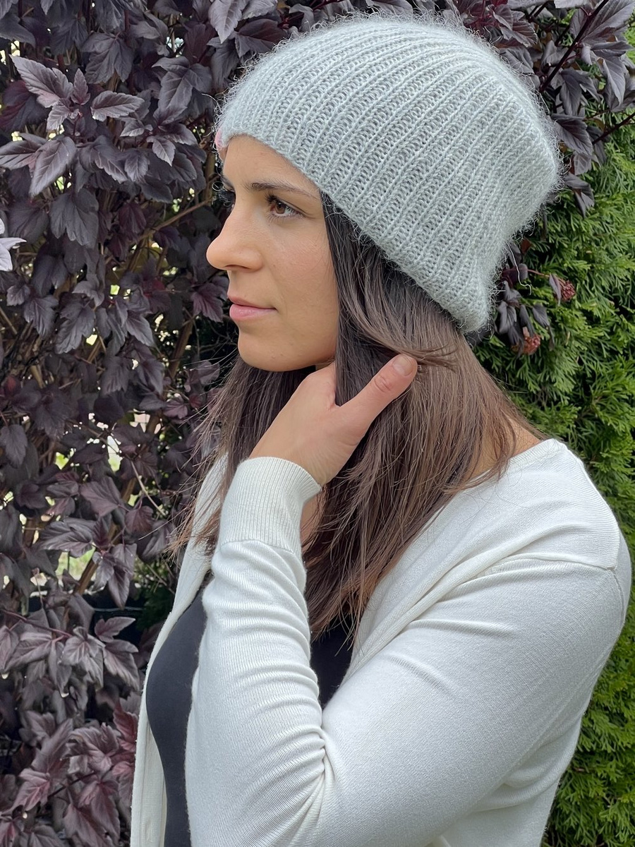 Handmade Czapka damska AUREA 100% Baby Merino plus moher i jedwab 22/44 Jasny Szary