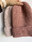 Ciepła czapka ręcznie robiona wywijana CHMURKA Alpaka 34 Różowy Marmur