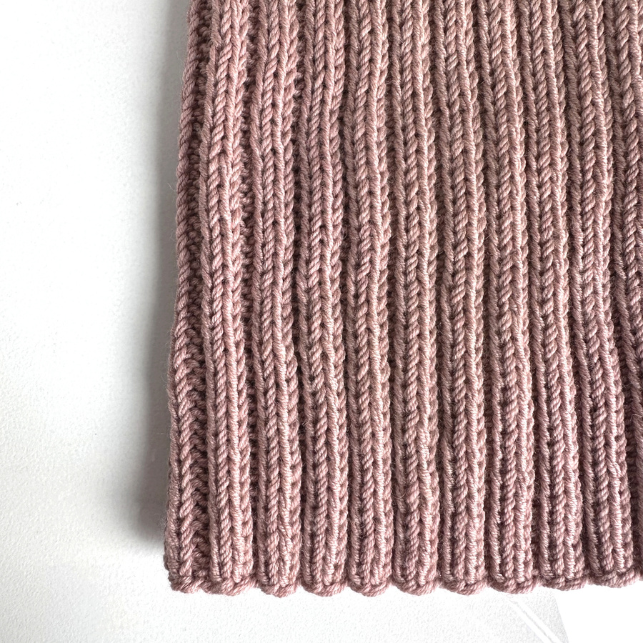 HELLI – czapka zimowa damska z wełny merino 100% Baby Merino 49 Pustynna Róża