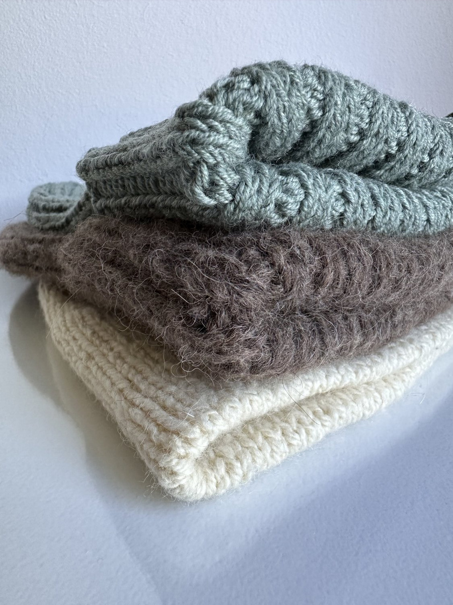 Wywijana czapka merino HELLI 100% Baby Merino 50 Zielona Szałwia