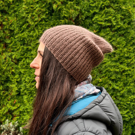 Handgemachte Damenmütze AUREA 100% Baby Merino plus Mohair und Seide 62/15 Mittelbraun