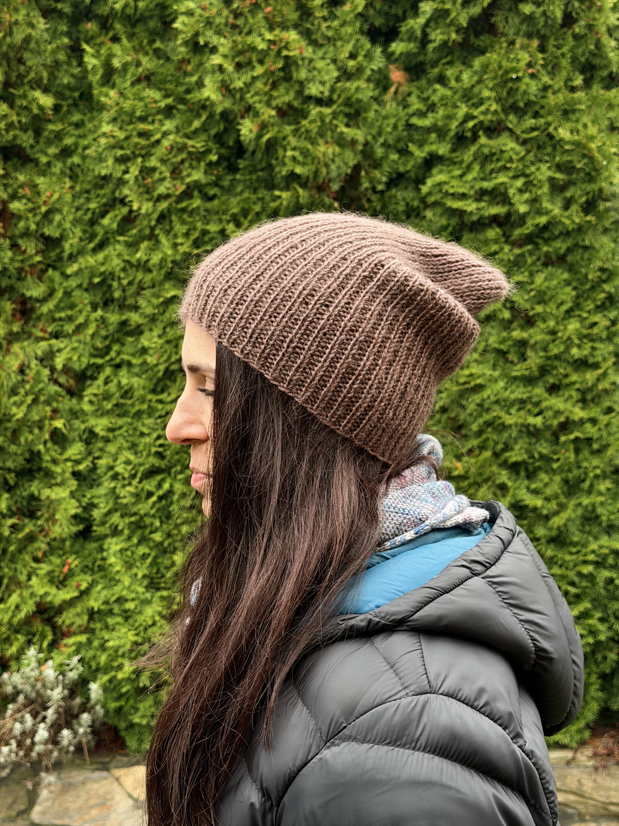 Handgemachte Damenmütze AUREA 100% Baby Merino plus Mohair und Seide 62/15 Mittelbraun