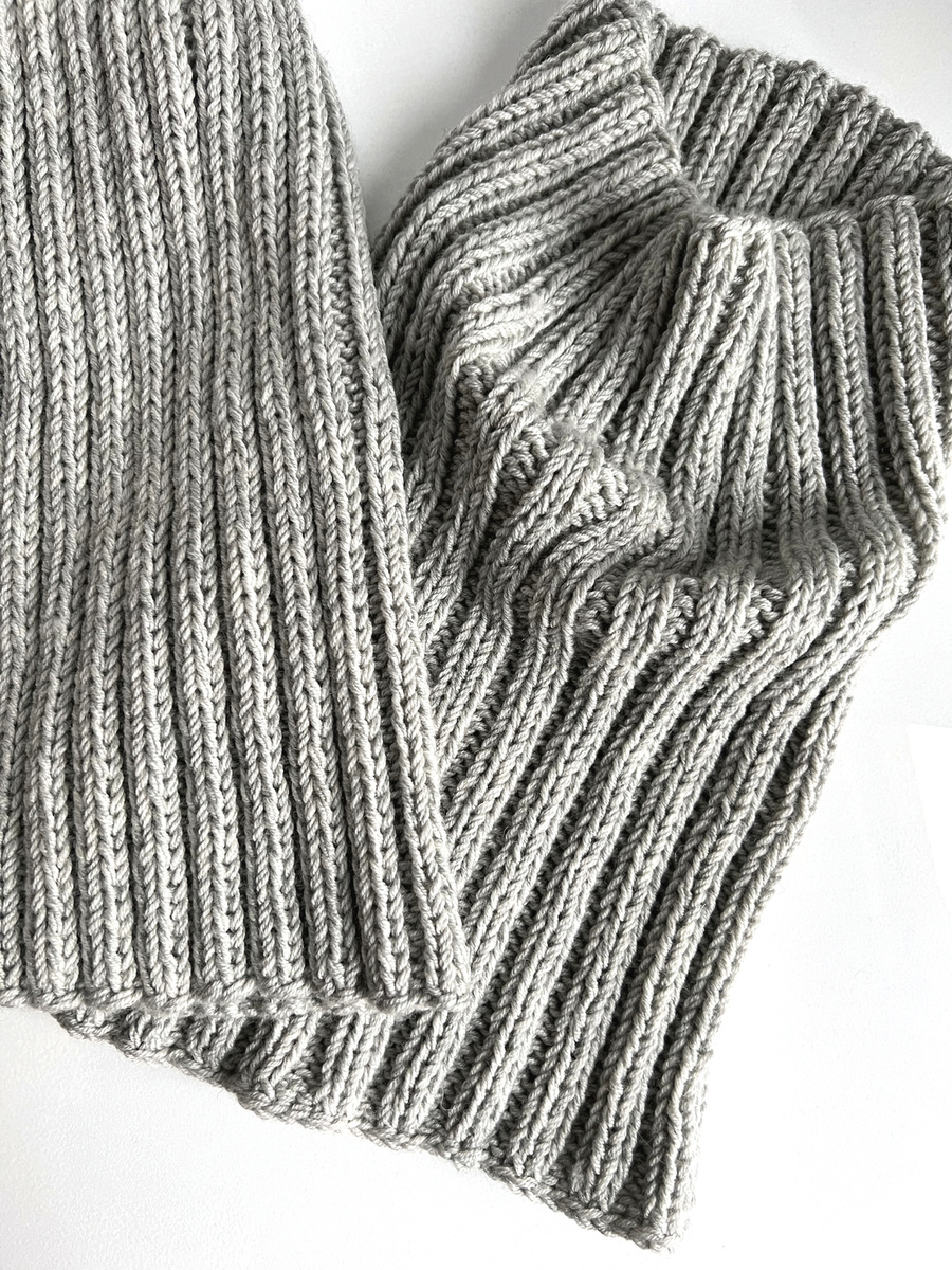 Ręcznie robiony KOMIN 100% Baby Merino 22 Jasny Szary 30 cm długości