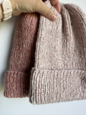 Ciepła czapka ręcznie robiona wywijana CHMURKA Alpaka 33 Różowy Piasek