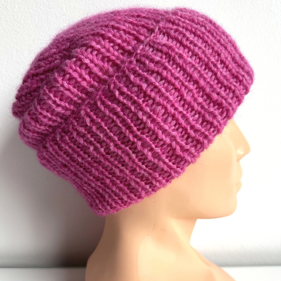Ciepła czapka ręcznie robiona wywijana CHMURKA Alpaka 39 Magenta