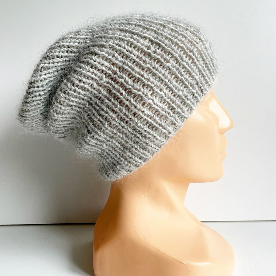 Handgemachte Damenmütze AUREA 100% Baby Merino plus Mohair und Seide 22/44 Hellgrau