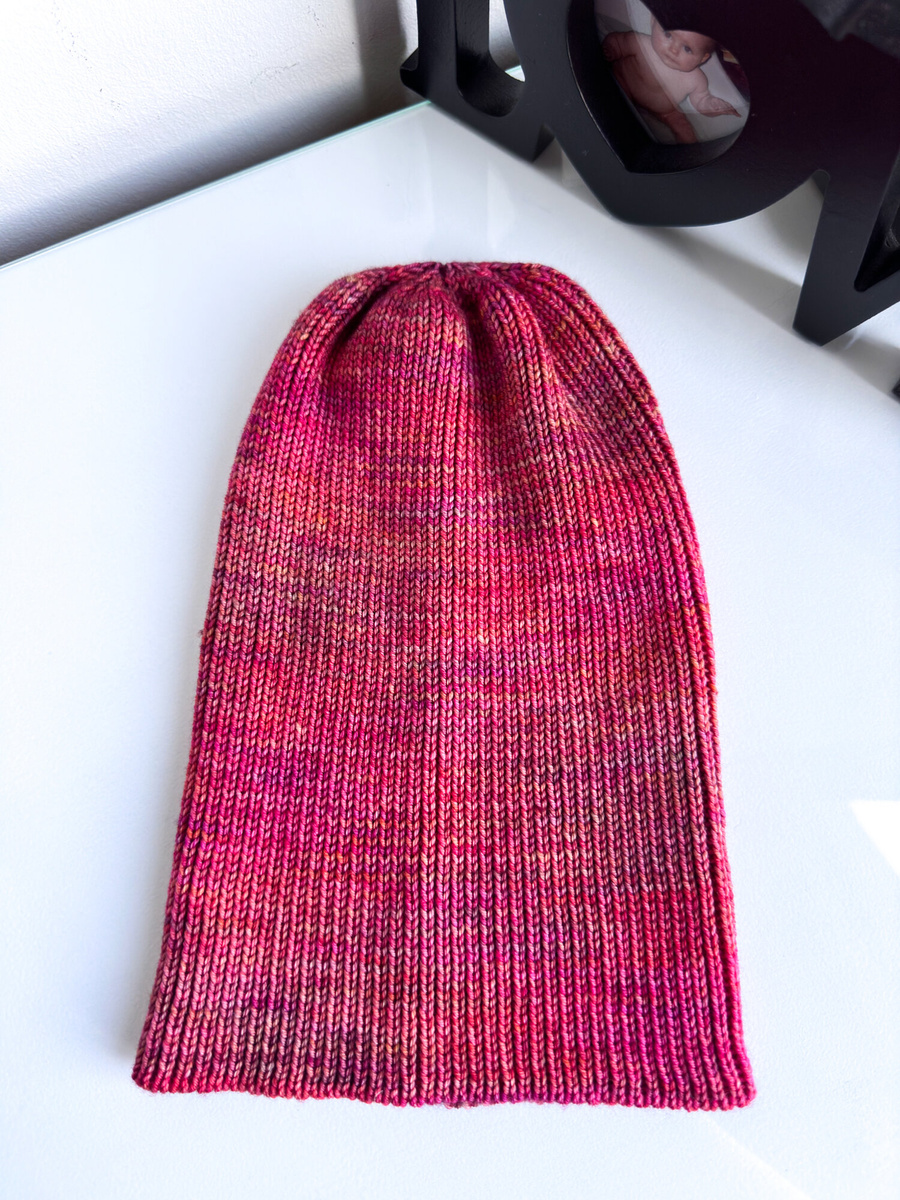 VARELLA 2.0 Beanie-Mütze aus Merinowolle 75% Zinnias rot-bordeaux dünn für die Übergangszeit