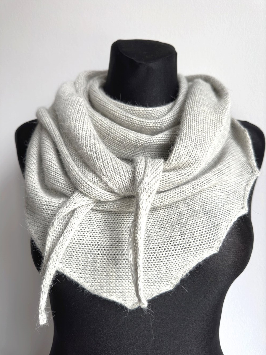 Chusta gładka, symetryczna, 100% Alpaka 9020 Perłowo Szary Jasny