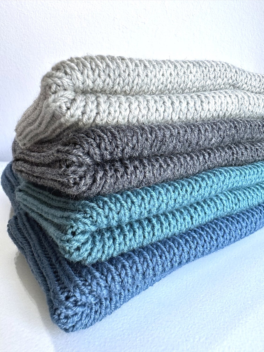 Beanie czapka z wełny merino VARELLA 100% Baby Merino 42 Petrol