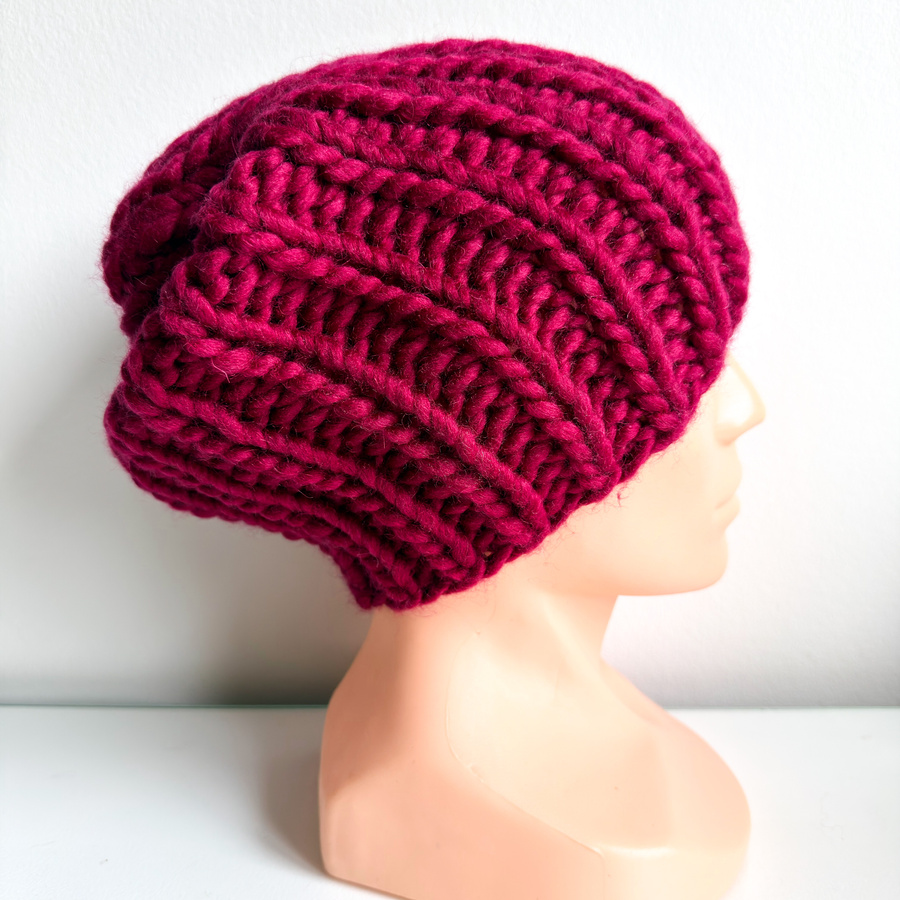 Ręcznie robiona czapka damska ASHER 100% Wełna owcza 01 Złamana Biel