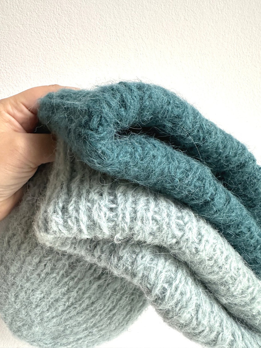 Ręcznie robiona czapka damska WATA CUKROWA Alpaka z Merynosem 09 Morska Zieleń