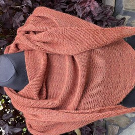 Chusta gładka, symetryczna, 100% Alpaka 9025 Orzechowy