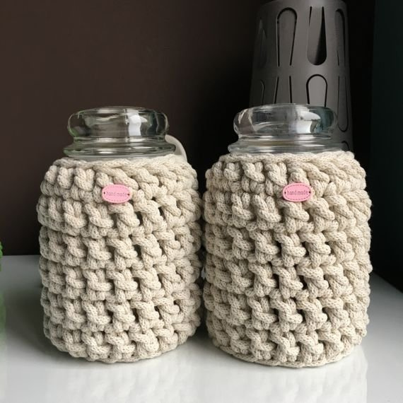 Ręcznie robiony Sweterek na świecę ze sznurka bawełnianego 050 kremowy