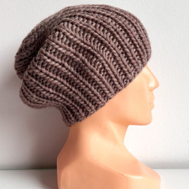 Ręcznie robiona czapka damska JANKA 100% Wełna owcza 48 Nugat