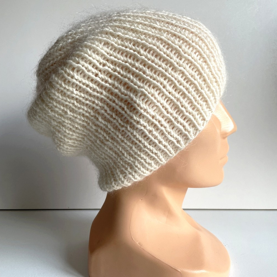 AUREA – ręcznie robiona ciepła czapka damska z baby merino + moher i jedwab 02/01 Ecru