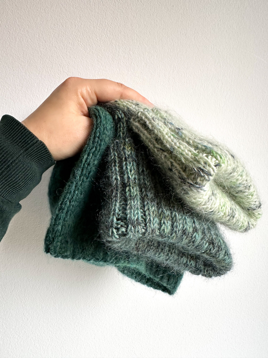 DAISY – czapka beanie ręcznie farbowana baby merino + moher i jedwab 3265 Forest Night