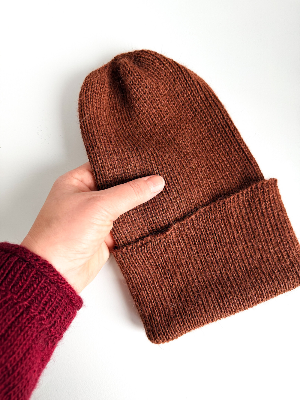 Czapka HELEN 100% Alpaka - zbliżenie na strukturę i włos