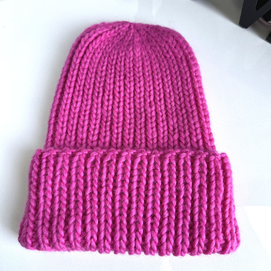 JANKA – gruba czapka zimowa z wełny owczej Nitkowe Love 105 Magenta