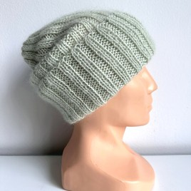 MARGARET Handgemachte Mütze mit Umschlag Alpaka Mohair und Seide 9030/47 Lody Pistacjowe
