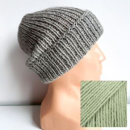 Czapka wywijana zrobiona ręcznie na drutach KIARA 100% Alpaka 9038 zielona szałwia