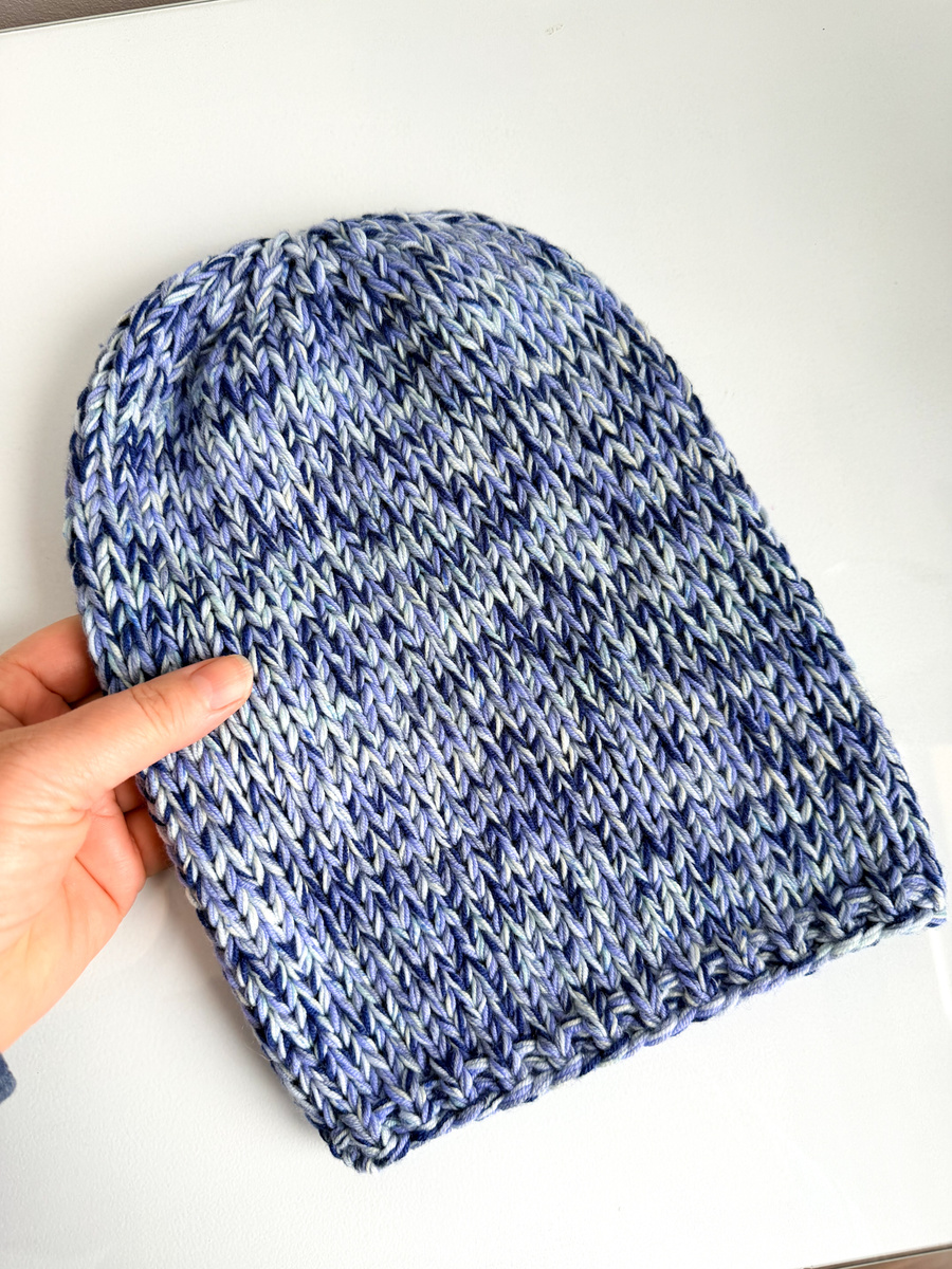 Nitkowe Love – czapka smerfetka z baby merino 100% 30 Niebieski zimowa unisex