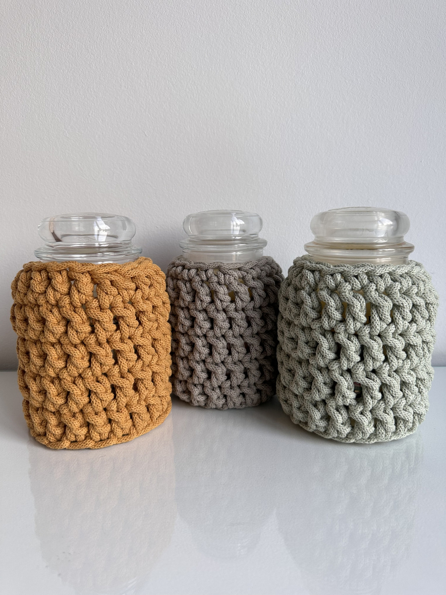 Ręcznie robiony Sweterek na świecę ze sznurka bawełnianego 270 musztardowy