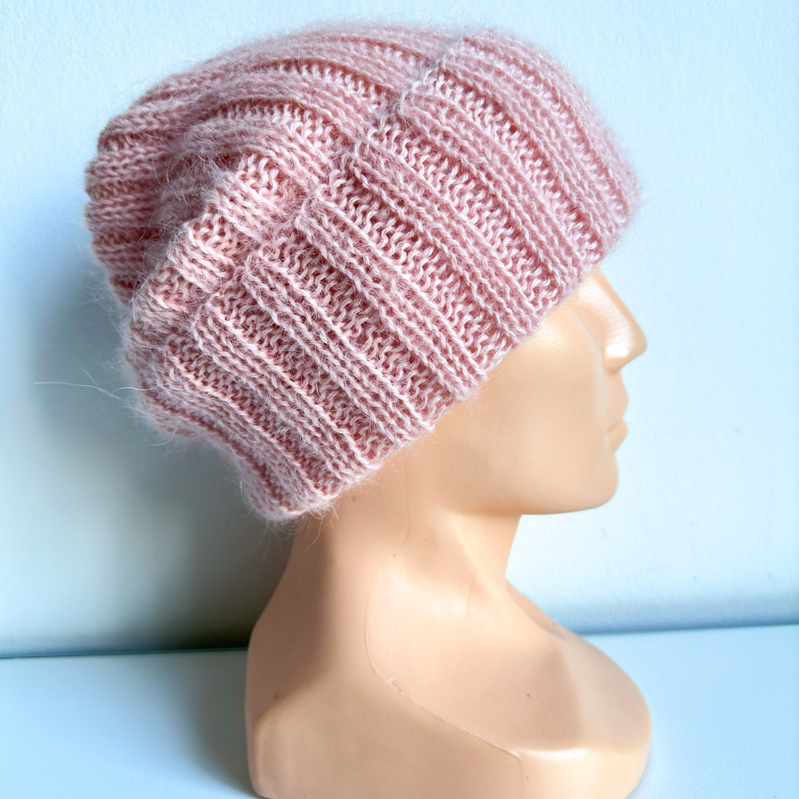 MARGARET Handgemachte Mütze mit Umschlag Alpaka Mohair und Seide 9033/53 Lody Truskawkowe