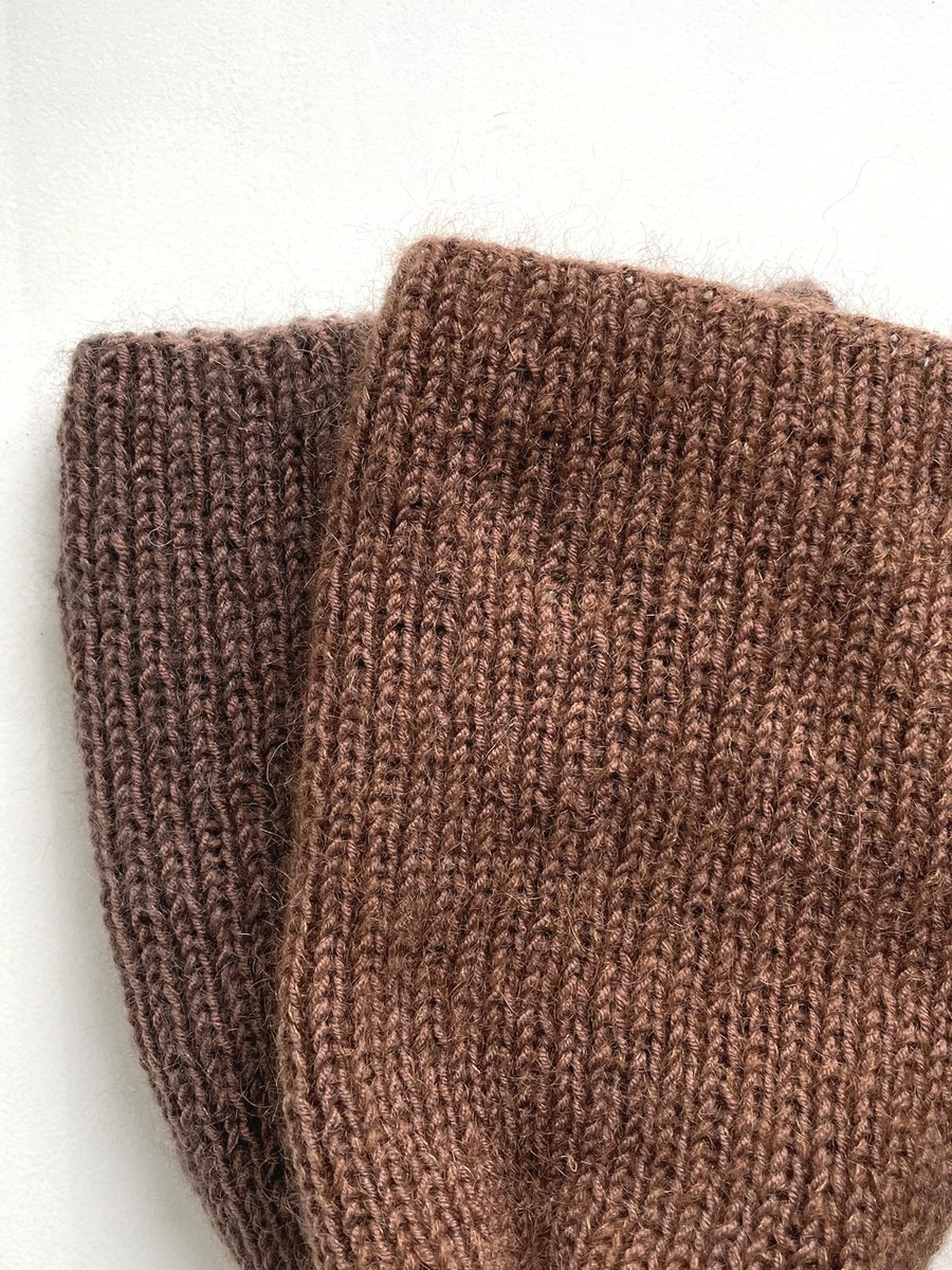 Handgemachte Damenmütze AUREA 100% Baby Merino plus Mohair und Seide 52/35 Milchschokolade