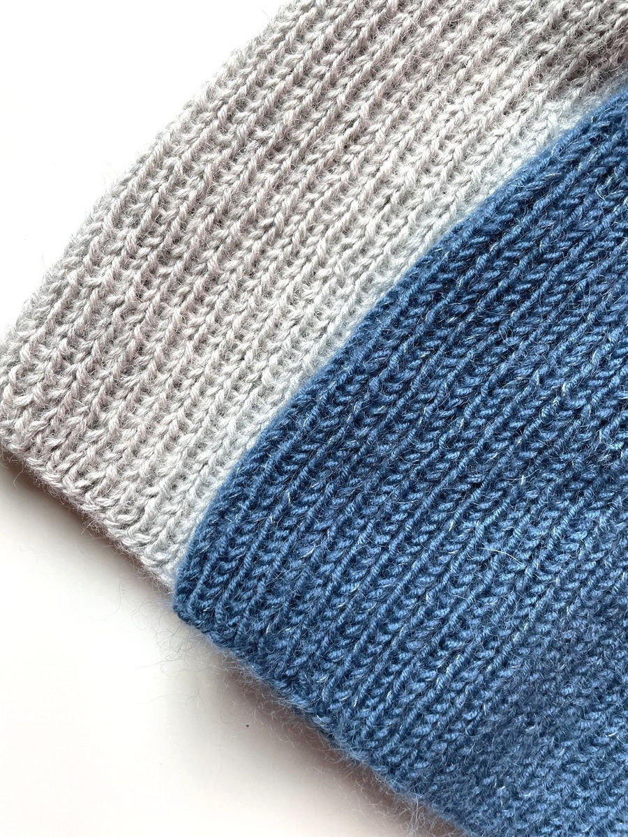 Handgemachte Damenmütze AUREA 100% Baby Merino plus Mohair und Seide 42/27 Petrol