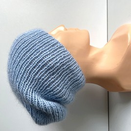 Handgemachte Damenmütze AUREA 100% Baby Merino plus Mohair und Seide 24/06 Hellblau