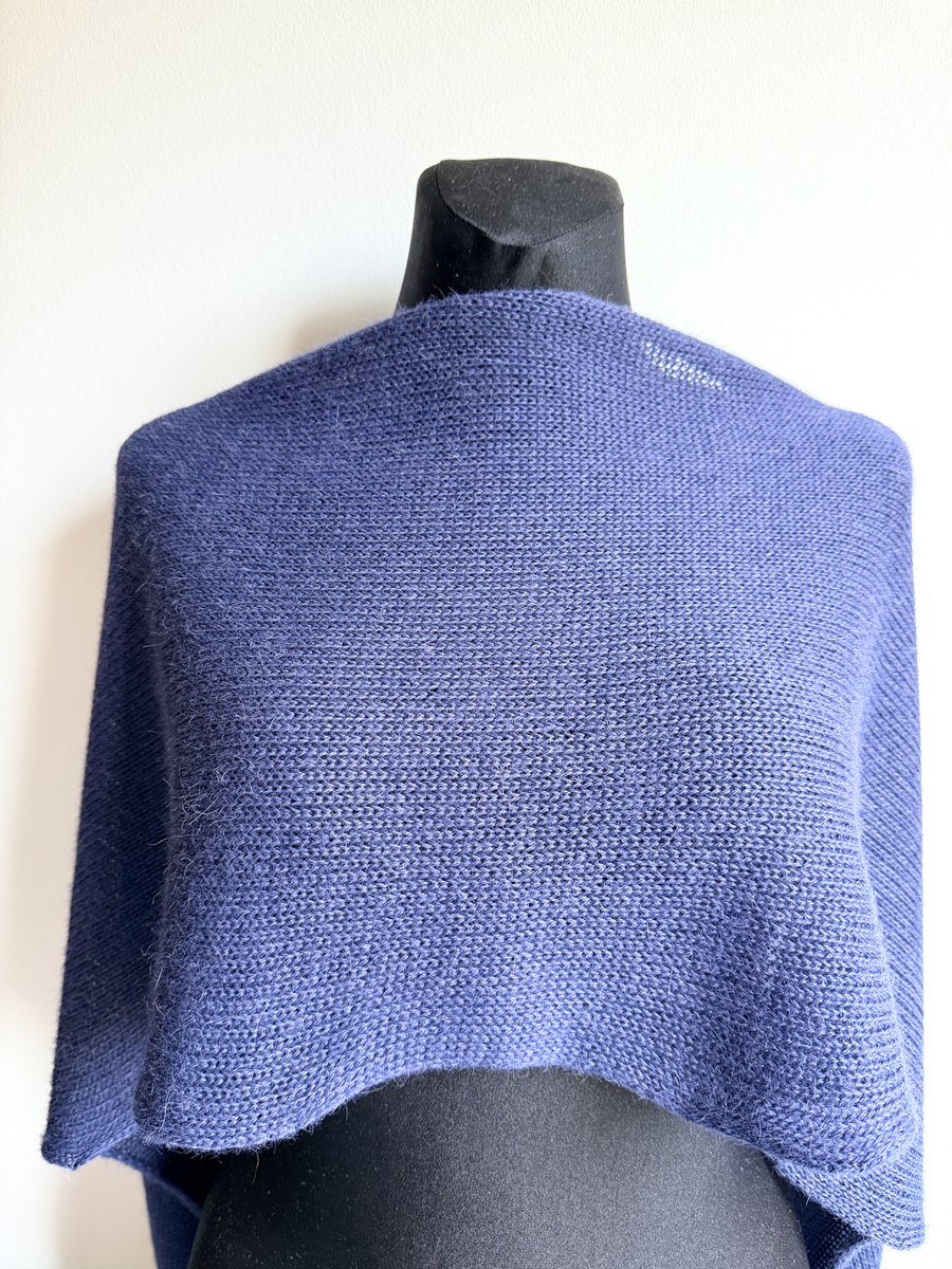 Ciepły i przytulny szal Nitkowe Love 30x180 cm 100% Baby Merino 21 czarny