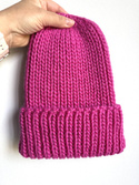JANKA – gruba czapka zimowa z wełny owczej Nitkowe Love 105 Magenta