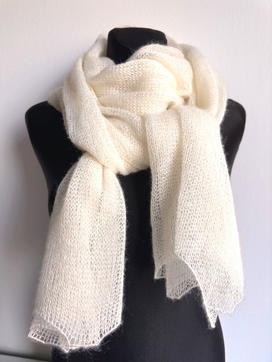 Delikatny i zwiewny szal moher z jedwabiem Ecru 60 x 210 cm