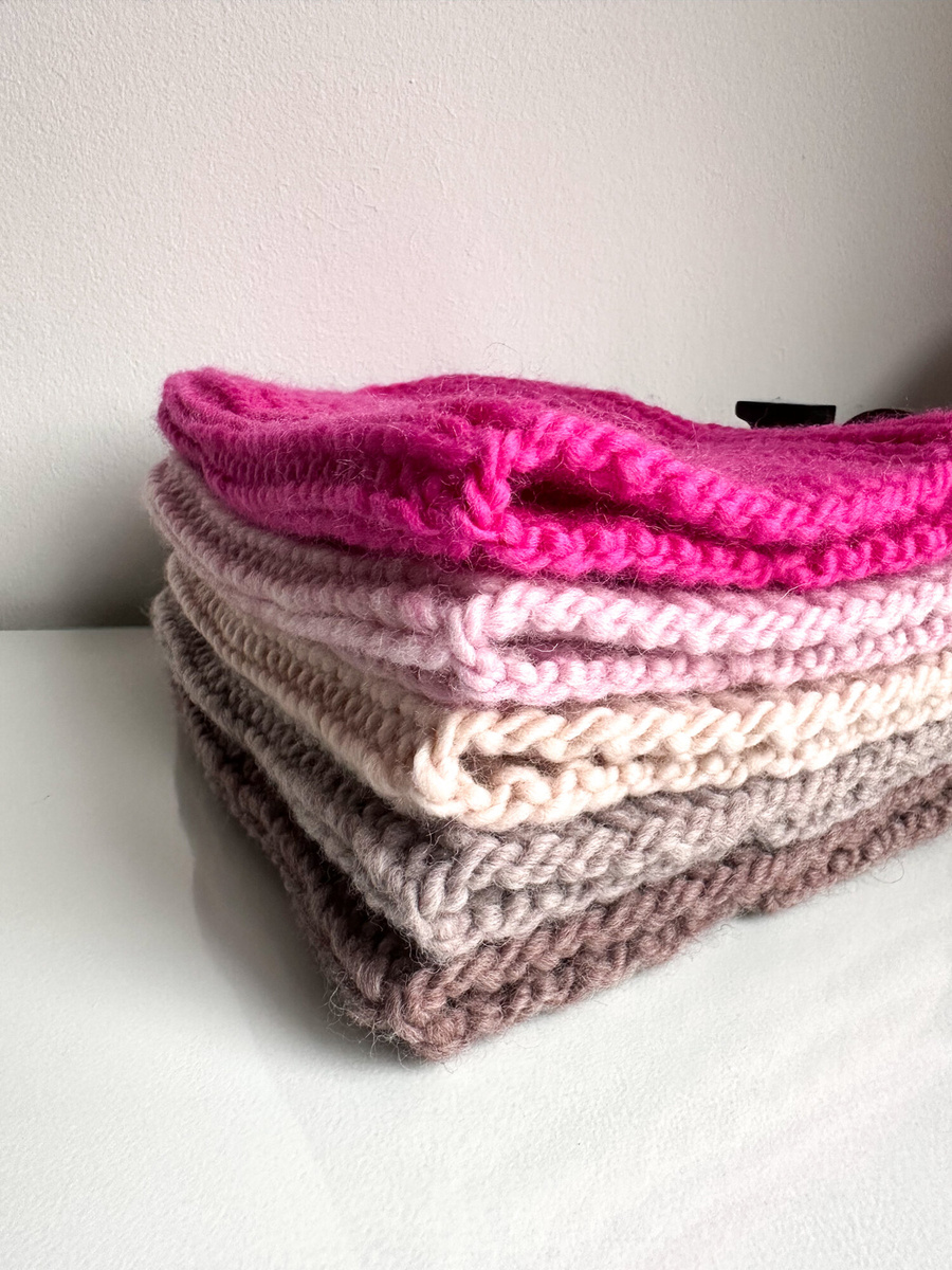 JANKA – gruba czapka zimowa damska beanie z wełny Nitkowe Love 105 Magenta