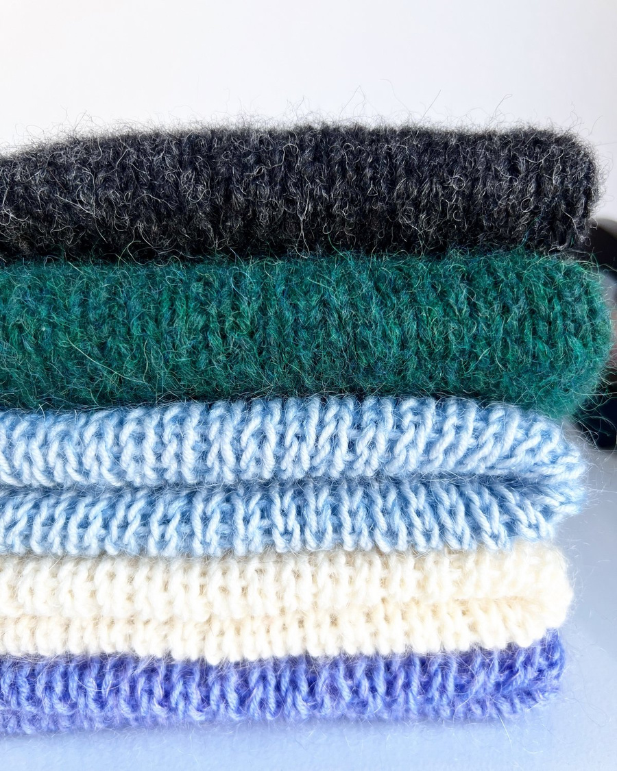 Ciepła czapka ręcznie robiona CHMURKA Alpaka 06 Antracyt