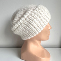 Ciepła czapka ręcznie robiona wywijana CHMURKA Alpaka 01 Ecru