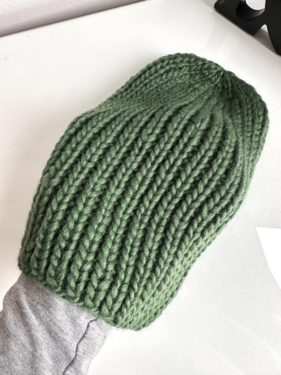 JANKA – gruba czapka beanie zimowa damska z wełny owczej Nitkowe Love 124 Plamy Atramentu
