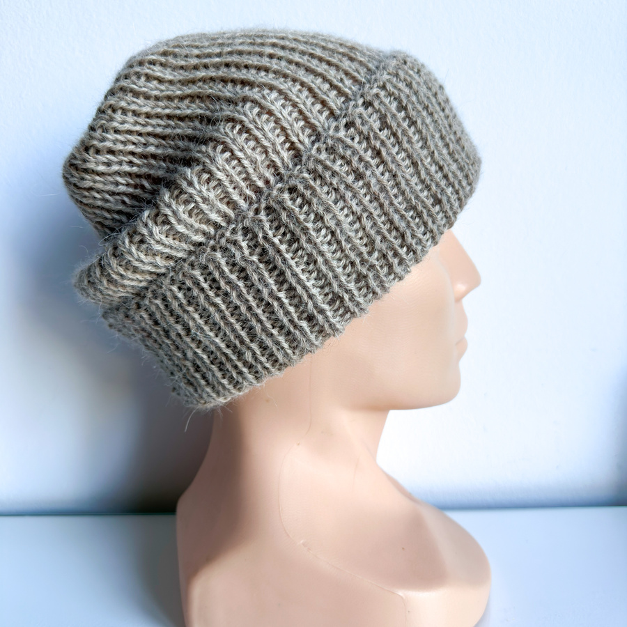 Czapka wywijana zrobiona ręcznie na drutach KIARA 100% Alpaka 2020 Jasny Nugat