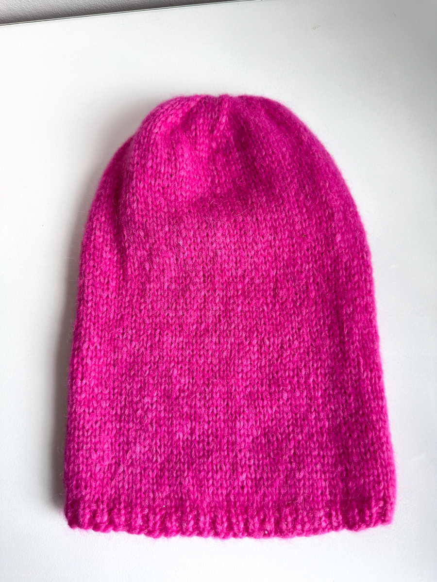 Ciepła czapka ręcznie robiona CHMURKA Alpaka 39 Magenta