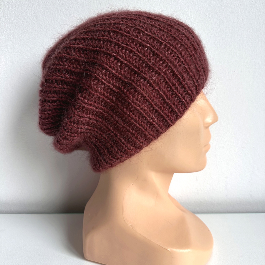 Handgemachte Damenmütze AUREA 100% Baby Merino plus Mohair und Seide 51/36 Bordeaux