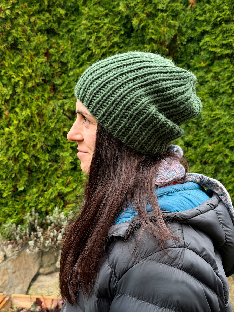 Ręcznie robiona czapka damska JANKA 100% Wełna owcza 97 Ciemny Bluszcz