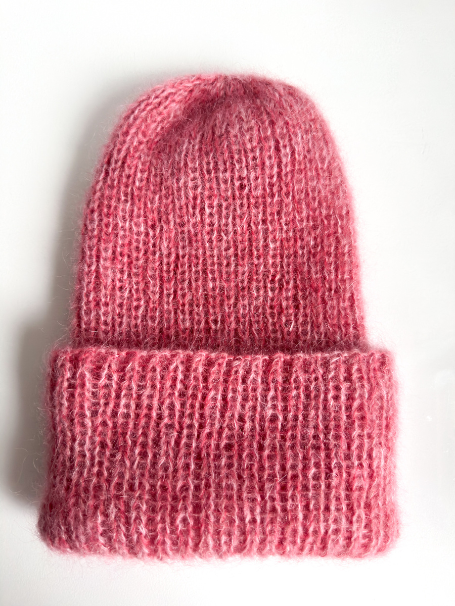 Ręcznie robiona, wywijana Czapka moherowa z jedwabiem Malinowy