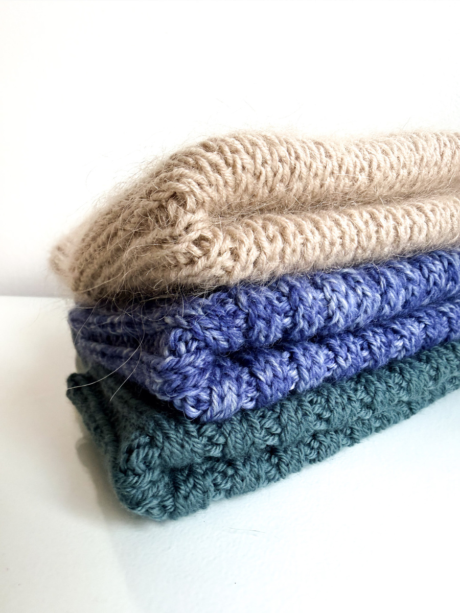 Wywijana czapka merino HELLI 100% Baby Merino 32 Turkusowy