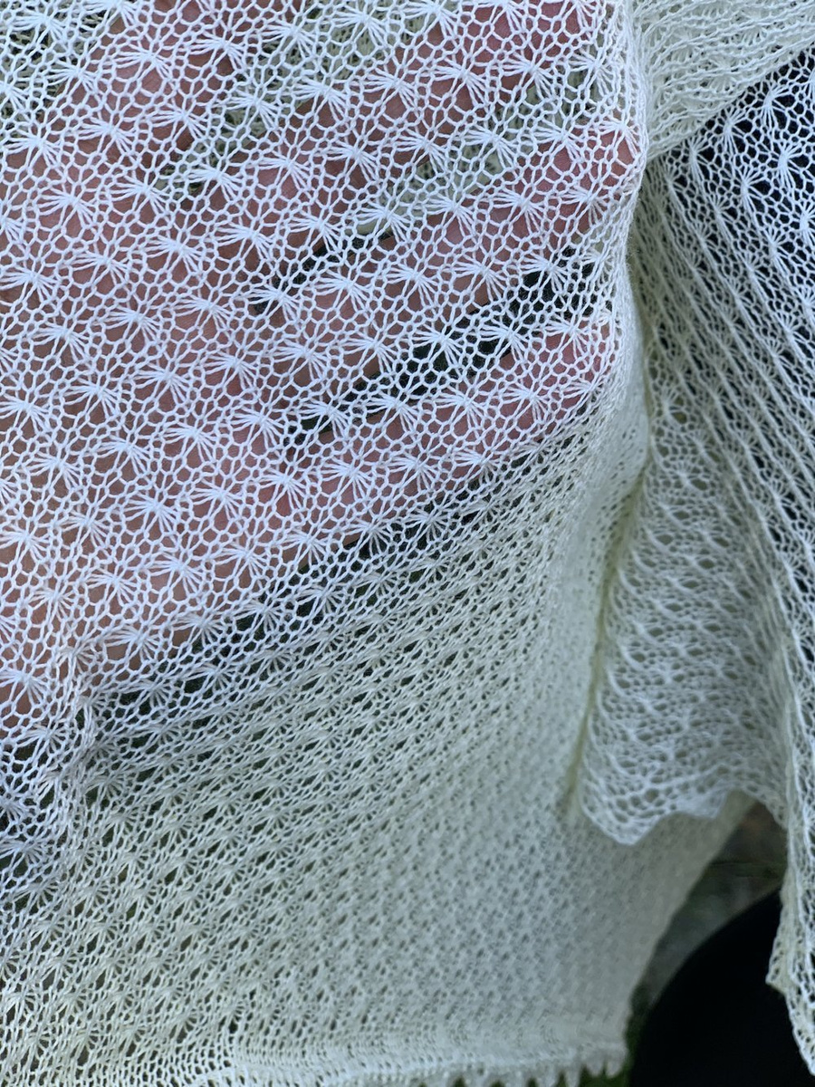 Elegancki, delikatny szal ślubny Nitkowe Love ecru 52x190 cm